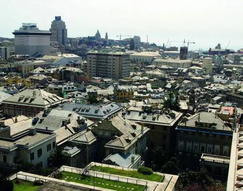 Castelletto, per strada sinciampa nel degrado