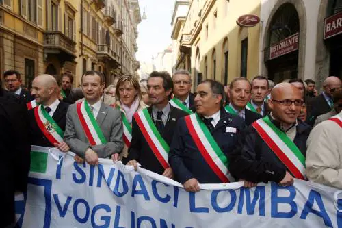 Sindaci lombardi in corteo: basta tagli