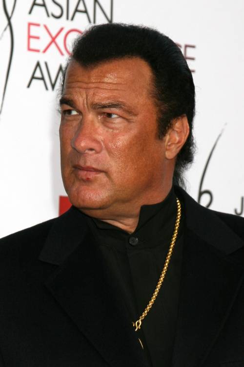 Steven Seagal accusato di molestie 
Ex-modella: "Ero il suo giocattolo"