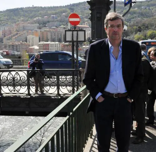 Burlando la racconta a tutti, non crediamo alle sue favole