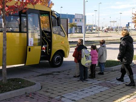 A Napoli anche gli scuolabus sono abusivi