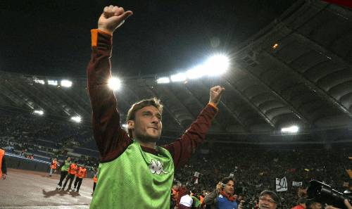 Totti, il pollice verso e le scuse: "Nessuna offesa"