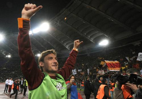 Derby, la multa per Totti 
Il pollice verso costa caro: 
20mila euro di ammenda