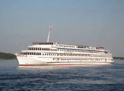 
Mosca - San Pietroburgo: in navigazione sul Volga lungo la via degli zar 


 
