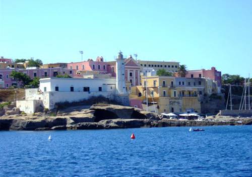 Ponza e Ventotene, perle del Tirreno a rischio