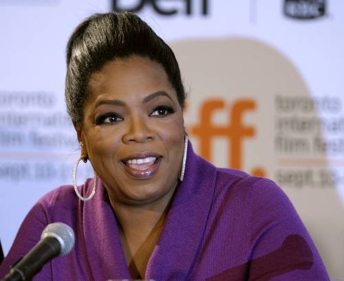 Usa, guai a chi tocca Oprah Winfrey: 
omertà in tv per la biografa scomoda
