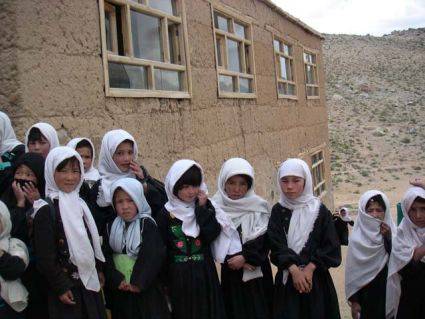 Kabul, attentato a scuola: 
80 bambine intossicate 
con il gas dai talebani