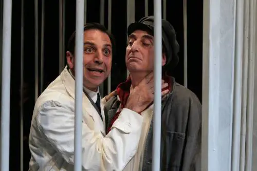 I matti "guariscono" il poeta comunista