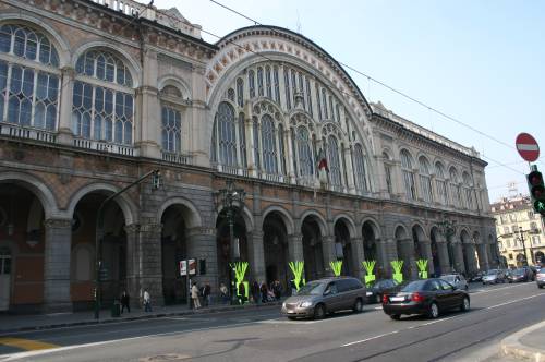 Torino, senzatetto accoltella addetto alle pulizie