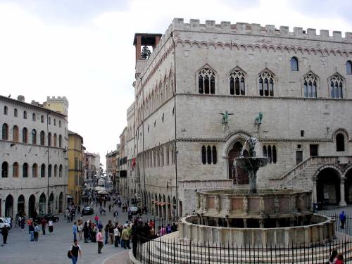 Perugia, blitz della Digos: 
sgomina cellula jihadista 
"Era attiva nell'università"