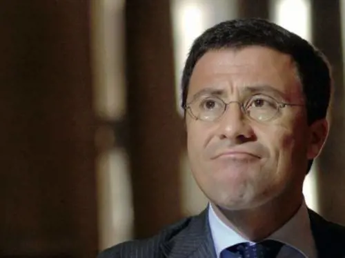 La Russa: "Fini? La strada è restare nel Pdl" 
Bocchino: "Contratti Rai più grossi a Endemol"