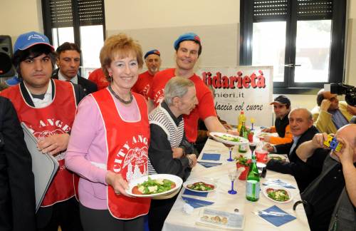Vip "camerieri" alla tavola dei poveri
