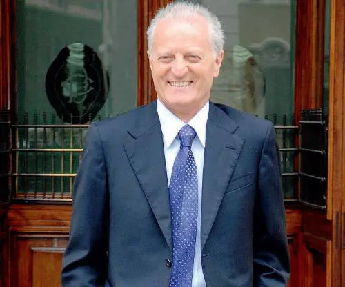 Versace piega in tribunale i taroccatori Usa