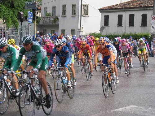 Rai, il Giro degli sprechi: 
un uomo per corridore