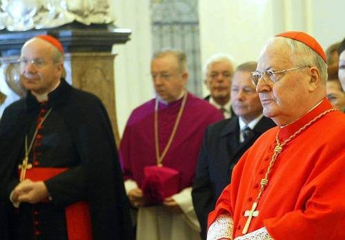 Pedofilia, l'offensiva del cardinale Schoenborn:  
"Sodano ha insabbiato e ha offeso le vittime"