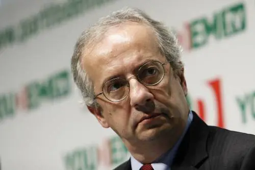 Risse democratiche, Veltroni si candida 
a leader della minoranza anti Bersani