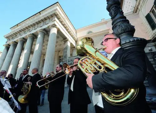 Al Carlo Felice unaltra replica: lo sciopero