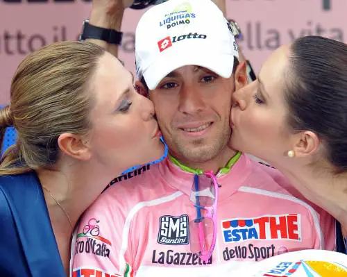 Vittima del passato: la carovana "seppia" che snobba Nibali