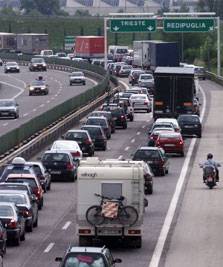 Nebbia, due tamponamenti sull'A4 
Rimasti coinvolti più di 70 mezzi 