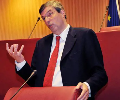 Pronti, via. Si parla di «pace»