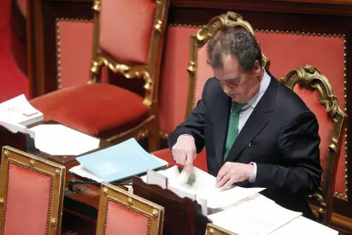 La scure di Calderoli sui politici: tagliamo tutti gli stipendi del 5%