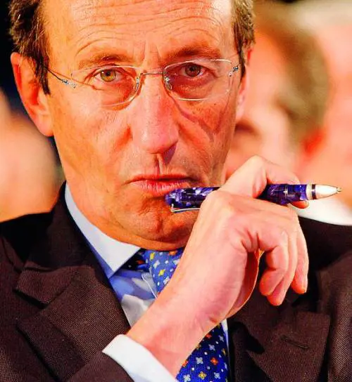 «Presidente Fini, la smetta con la vecchia politica»