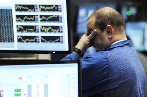 L'euro ai minimi da 4 anni 
spaventa i mercati europei 
Le Borse asiatiche a picco