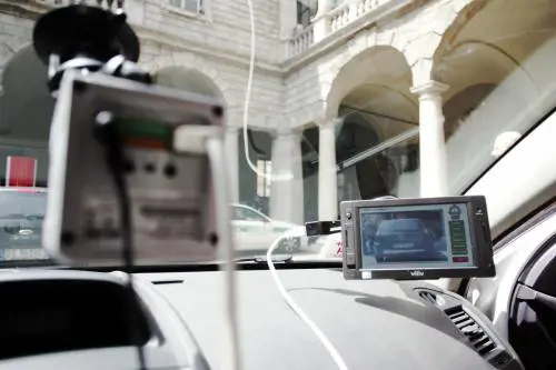 Mai più multe sotto il tergicristalli: 
vigili attrezzati con telecamere a bordo
