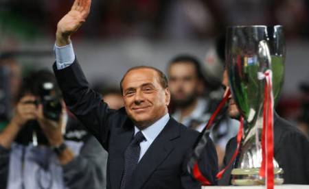 Berlusconi non vende il Milan: 
"Potrei perdere in popolarità"