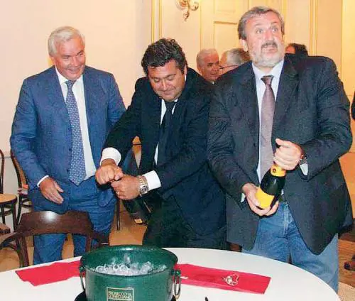 Bari, la cricca e i lavori al teatro Petruzzelli  
ll Ros dei carabinieri: indagini già due anni fa