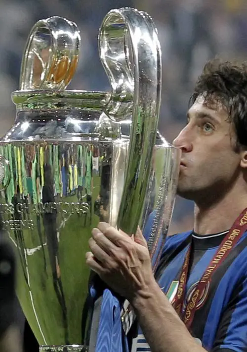 Milito da Principe a re. "Gioia mai provata, ma non so se resterò all’Inter...". Ma poi dice: "Sto benissimo a Milano"