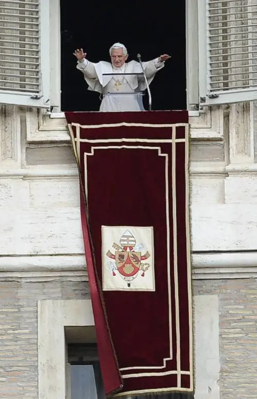 Aborto, Benedetto XVI: 
"Bene chi aiuta le donne 
con gravidanze difficili