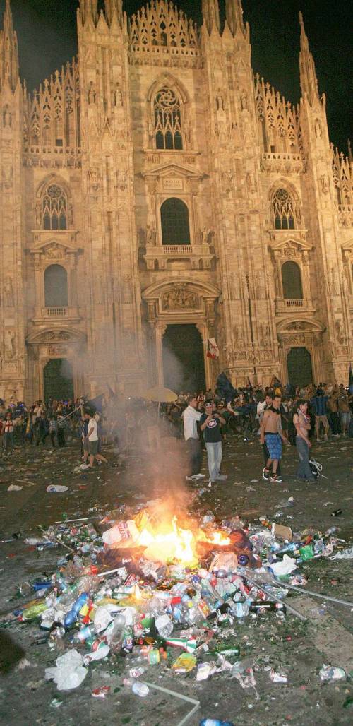 Ultrà in Duomo, Comune contro Curia 
La Moratti: "Questa piazza è di tutti"