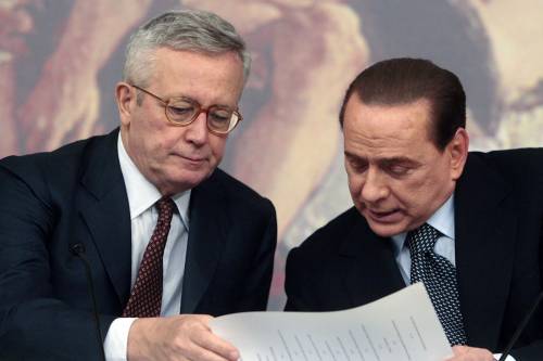 Tremonti: "Tagli del 10% alle spese dei ministeri. Il giudizio dato dall'Fmi è molto positivo" 