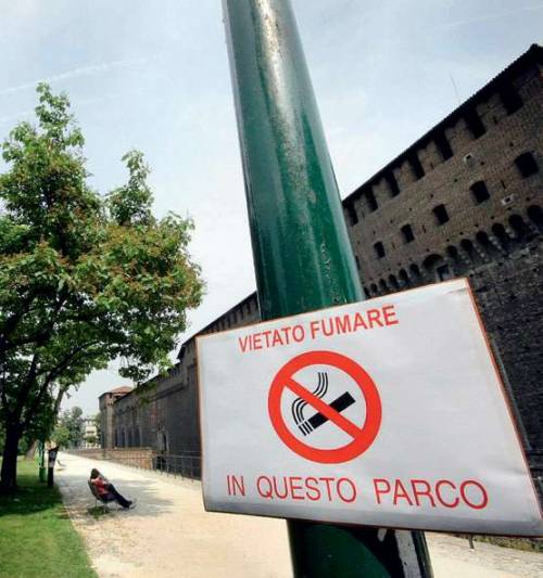 L’assessore ci riprova: "Niente fumo al parco"