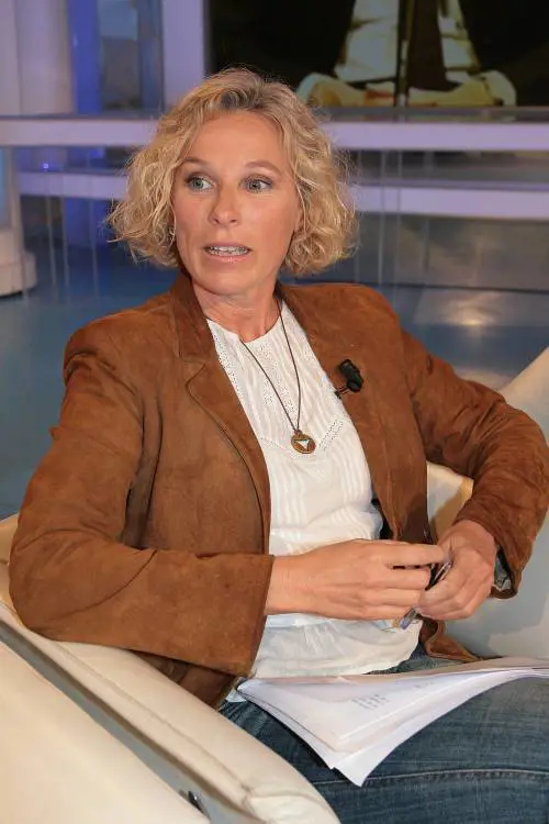 Basta scollature: Melandri 
vuole "abbottonare" la tv