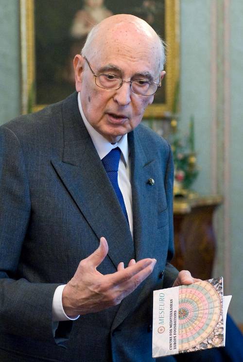 Crisi, Napolitano: "Servono sforzo e sacrifici"
