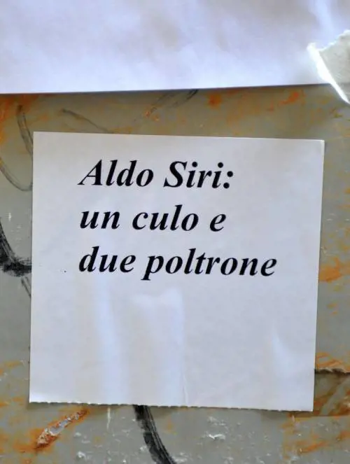 Siri non molla la poltrona e il Pd cerca di sfiduciarlo