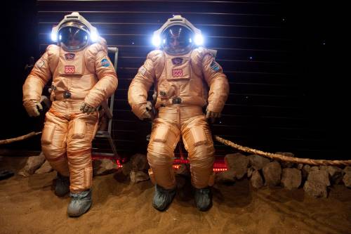 Viaggio sul pianeta rosso, 
c'è un astronauta italiano 
Le prove generali sul web