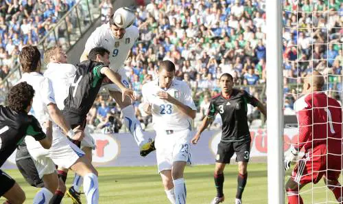 Per fortuna l'Italia parte male:  
il Messico batte gli azzurri 2-1