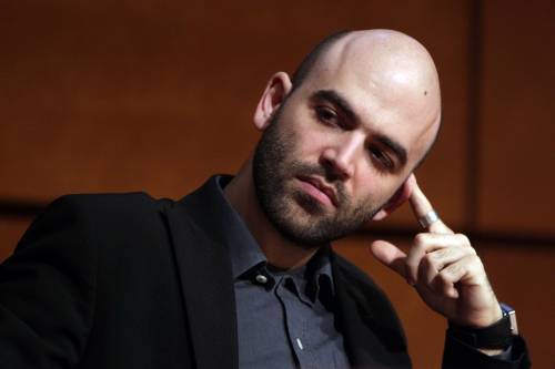 Caso Saviano, finiani: "Meglio nani e ballerine?"