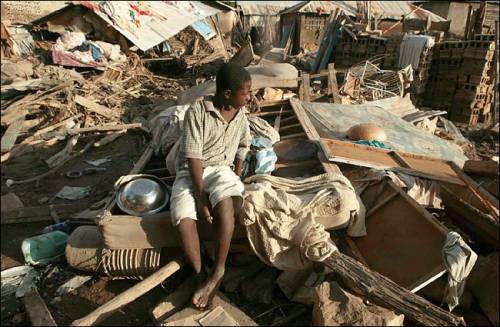 Sei mesi dopo la tragedia 
Dove sono finiti i soldi 
per ricostruire Haiti?