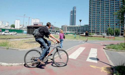 Inaugurata la pista ciclabile Milano-Pavia 
Ma i writer rovinano subito i sottopassi