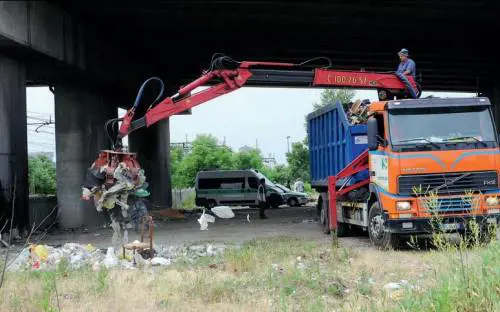 Muro anti-rom, se lo fa la sinistra diventa chic