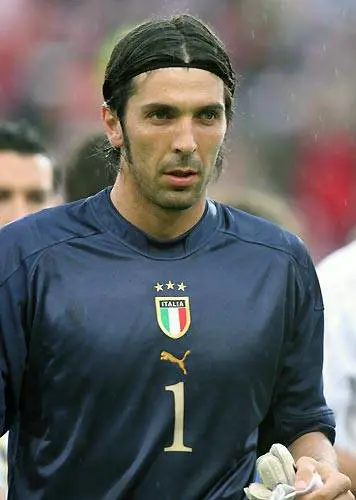 Buffon: "Sono contento  
se ci danno per spacciati"