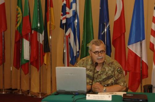 Anche i social network vanno alla guerra 
L'esercito sperimenta l'utilizzo di Twitter