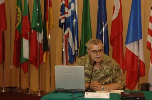 Anche i social network vanno alla guerra 
L'esercito sperimenta l'utilizzo di Twitter