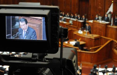 Giappone verso il default: 
la crisi "mangia" la fiducia 
Governo verso la riforma