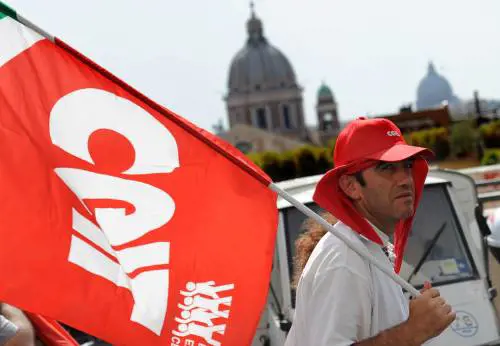 Manovra, Cgil flop: la piazza è semivuota