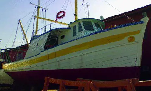 Quel peschereccio rimesso a nuovo che non si sa più dove sistemare